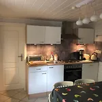 بيت للعطل Alte Kate Mit Bau-& Zirkuswagen Im Gartenidyll In Putbus Ot
