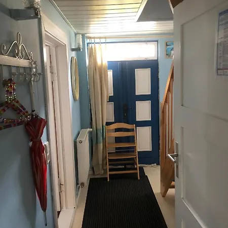 بيت للعطل Alte Kate Mit Bau-& Zirkuswagen Im Gartenidyll In Putbus Ot *