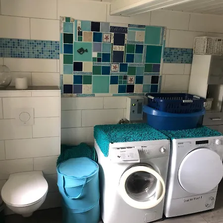 بيت للعطل Alte Kate Mit Bau-& Zirkuswagen Im Gartenidyll In Putbus Ot *