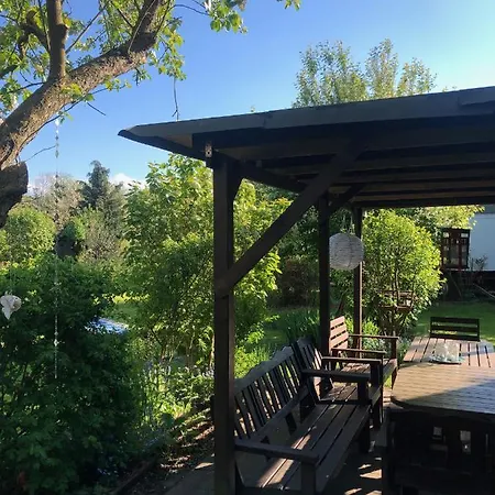 Alte Kate Mit Bau-& Zirkuswagen Im Gartenidyll In Putbus Ot