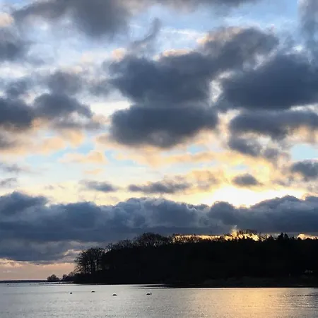 بيت للعطل Alte Kate Mit Bau-& Zirkuswagen Im Gartenidyll In Putbus Ot *