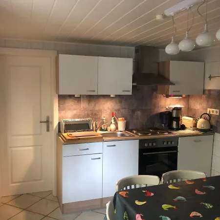 بيت للعطل Alte Kate Mit Bau-& Zirkuswagen Im Gartenidyll In Putbus Ot