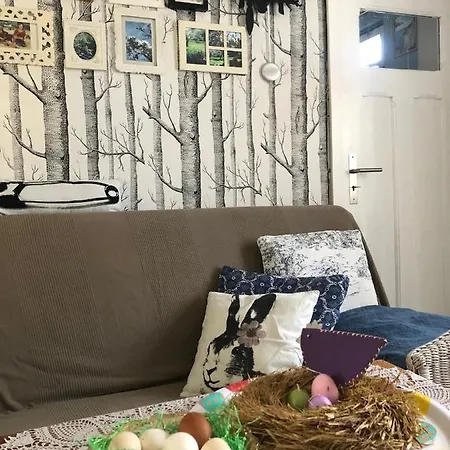 Alte Kate Mit Bau-& Zirkuswagen Im Gartenidyll In Putbus Ot بيت للعطل Kasnevitz