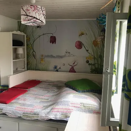 Alte Kate Mit Bau-& Zirkuswagen Im Gartenidyll In Putbus Ot * Kasnevitz