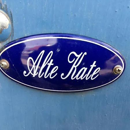 بيت للعطل Alte Kate Mit Bau-& Zirkuswagen Im Gartenidyll In Putbus Ot Kasnevitz