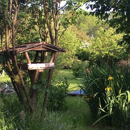 Alte Kate Mit Bau-& Zirkuswagen Im Gartenidyll In Putbus Ot Nyaraló *