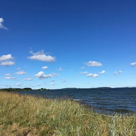 بيت للعطل Alte Kate Mit Bau-& Zirkuswagen Im Gartenidyll In Putbus Ot