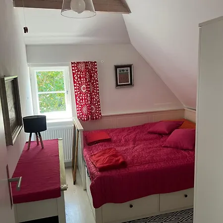 بيت للعطل Alte Kate Mit Bau-& Zirkuswagen Im Gartenidyll In Putbus Ot Kasnevitz