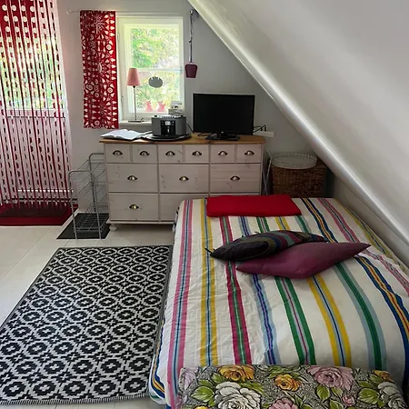 Alte Kate Mit Bau-& Zirkuswagen Im Gartenidyll In Putbus Ot * Kasnevitz