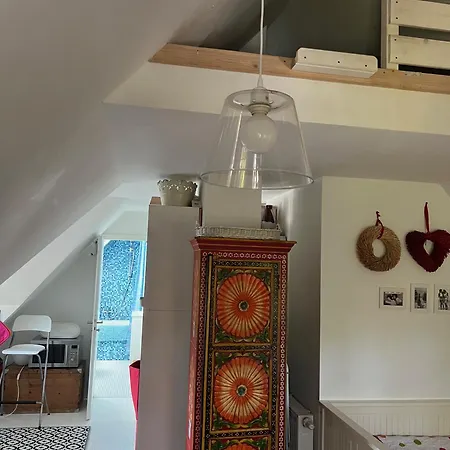 Alte Kate Mit Bau-& Zirkuswagen Im Gartenidyll In Putbus Ot