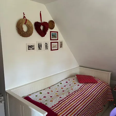 Alte Kate Mit Bau-& Zirkuswagen Im Gartenidyll In Putbus Ot Holiday home Kasnevitz